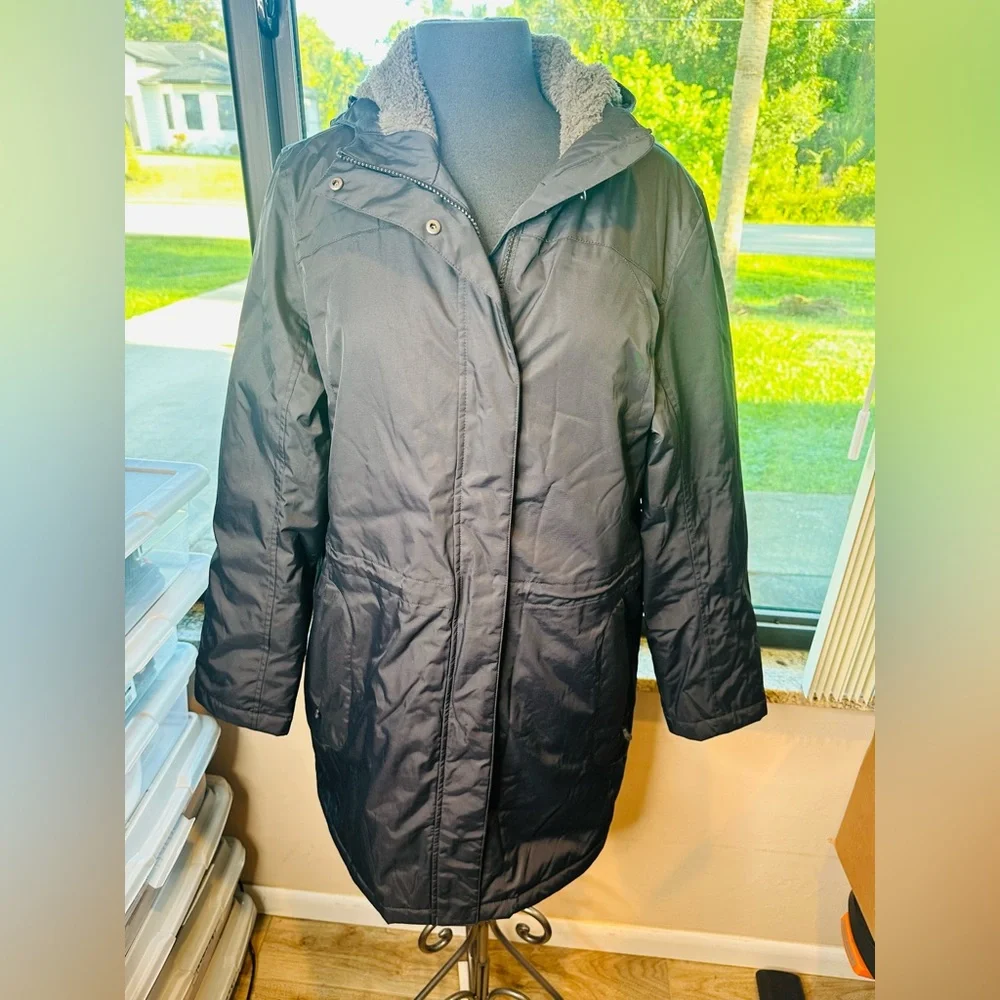 L.L. Bean Misses Winter Warmer Coat Black Size Large - Picture 5 of 15